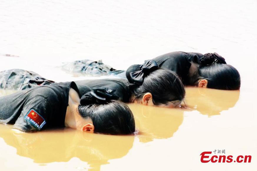 เปิดภาพสาวจีนฝีกหนักเยี่ยงชายชาตรี กว่าจะมาเป็นเจ้าหน้าที่บนเครื่องบิน เปิดภาพสาวจีนฝีกหนักเยี่ยงชายชาตรี กว่าจะมาเป็นเจ้าหน้าที่บนเครื่องบิน