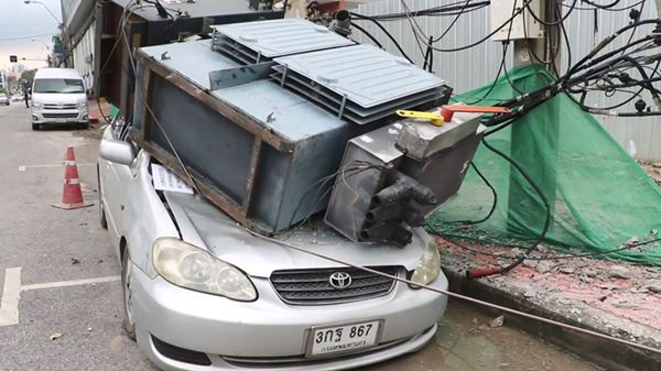 หม้อแปลงยักษ์ร่วงทับเก๋ง หม้อแปลงยักษ์ร่วงทับเก๋ง