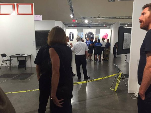 เกิดเหตุคนถูกแทงในพิพิธภัณฑ์ เกิดเหตุคนถูกแทงในพิพิธภัณฑ์