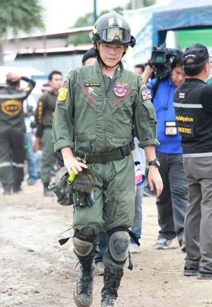 ใหญ่ ฝันดี ใหญ่ ฝันดี