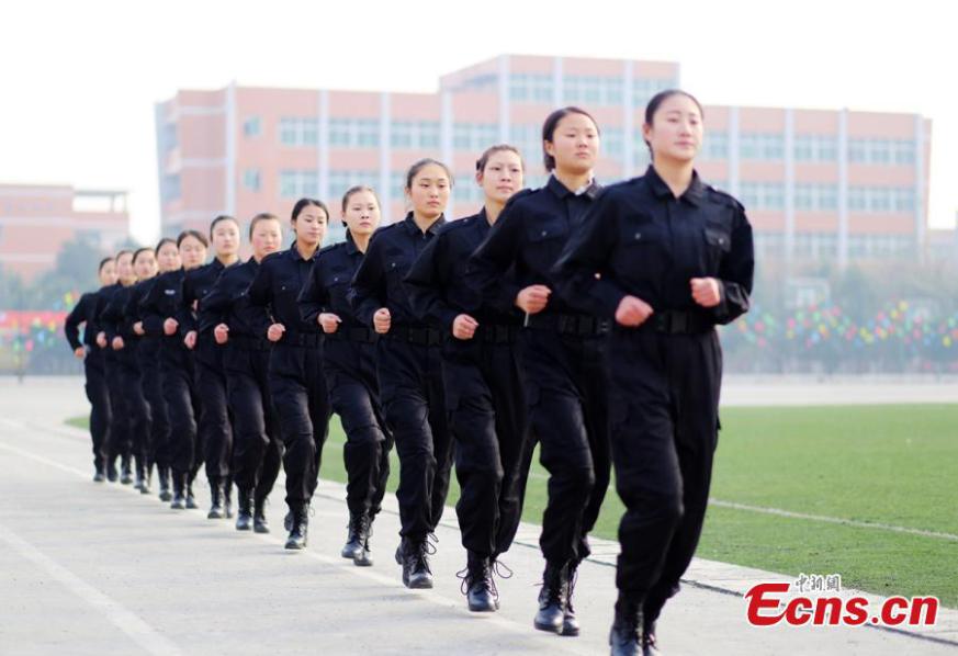 เปิดภาพสาวจีนฝีกหนักเยี่ยงชายชาตรี กว่าจะมาเป็นเจ้าหน้าที่บนเครื่องบิน เปิดภาพสาวจีนฝีกหนักเยี่ยงชายชาตรี กว่าจะมาเป็นเจ้าหน้าที่บนเครื่องบิน