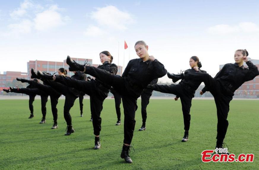 เปิดภาพสาวจีนฝีกหนักเยี่ยงชายชาตรี กว่าจะมาเป็นเจ้าหน้าที่บนเครื่องบิน เปิดภาพสาวจีนฝีกหนักเยี่ยงชายชาตรี กว่าจะมาเป็นเจ้าหน้าที่บนเครื่องบิน