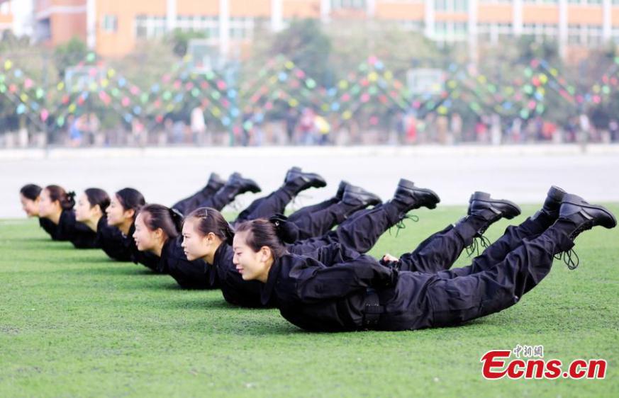 เปิดภาพสาวจีนฝีกหนักเยี่ยงชายชาตรี กว่าจะมาเป็นเจ้าหน้าที่บนเครื่องบิน เปิดภาพสาวจีนฝีกหนักเยี่ยงชายชาตรี กว่าจะมาเป็นเจ้าหน้าที่บนเครื่องบิน