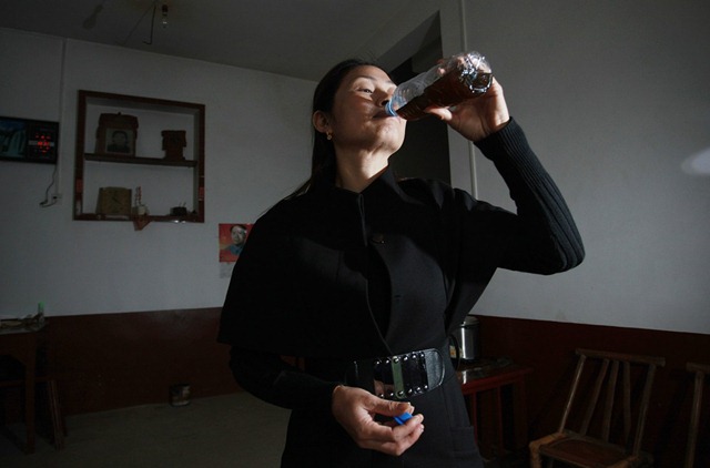 จีนทำอึ้ง ดื่มยาขี้วัวขี้แกะ เชื่อเป็นกลเม็ดต้านมะเร็ง จีนทำอึ้ง ดื่มยาขี้วัวขี้แกะ เชื่อเป็นกลเม็ดต้านมะเร็ง