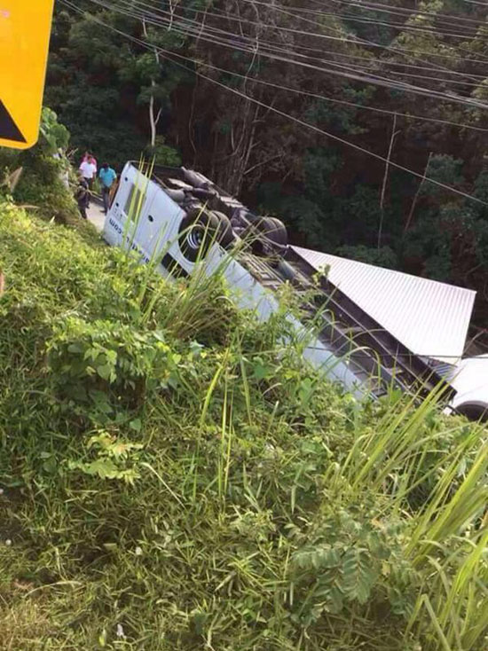 รถทัวร์พลิกคว่ำ รถทัวร์พลิกคว่ำ