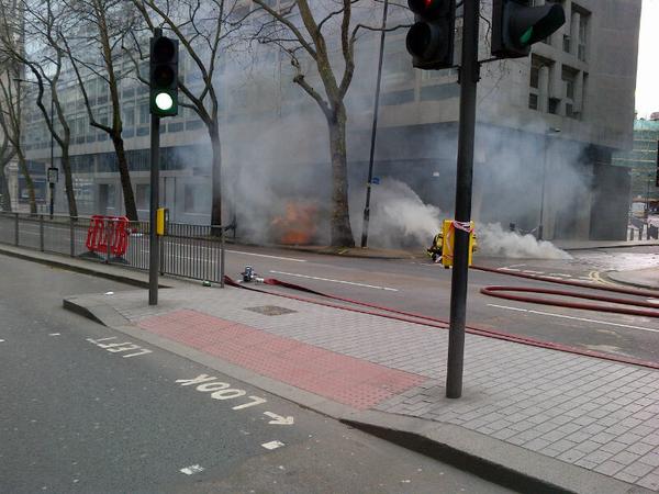 อพยพวุ่น ไฟไหม้ใต้ดินที่ลอนดอน ควันดำโขมง อพยพวุ่น ไฟไหม้ใต้ดินที่ลอนดอน ควันดำโขมง