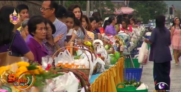 สงกรานต์ 2558 คึกคักทั่วไทย ประชาชนแห่สาดน้ำ - รดน้ำดำหัวผู้ใหญ่ สงกรานต์ 2558 คึกคักทั่วไทย ประชาชนแห่สาดน้ำ - รดน้ำดำหัวผู้ใหญ่