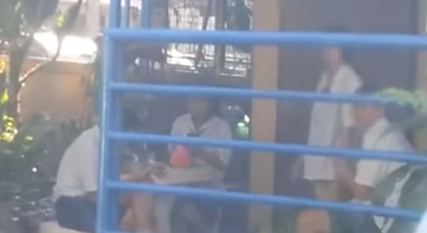 คลิปว่อน เด็กมัธยมต้นโดดเรียนมั่วเซ็กส์ เมายา กลางวันแสก ๆ คลิปว่อน เด็กมัธยมต้นโดดเรียนมั่วเซ็กส์ เมายา กลางวันแสก ๆ