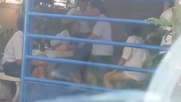 คลิปว่อน เด็กมัธยมต้นโดดเรียนมั่วเซ็กส์ เมายา กลางวันแสก ๆ คลิปว่อน เด็กมัธยมต้นโดดเรียนมั่วเซ็กส์ เมายา กลางวันแสก ๆ