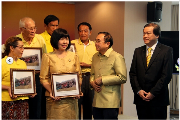 เปิดตัวบุคคลในภาพ 9 ภาพรับเสด็จในหลวง เปิดตัวบุคคลในภาพ 9 ภาพรับเสด็จในหลวง