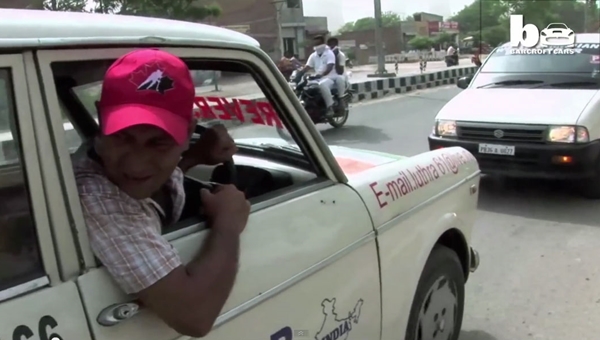 คนขับแท็กซี่อินเดีย โชว์สกิลเทพ ขับรถถอยหลัง คนขับแท็กซี่อินเดีย โชว์สกิลเทพ ขับรถถอยหลัง