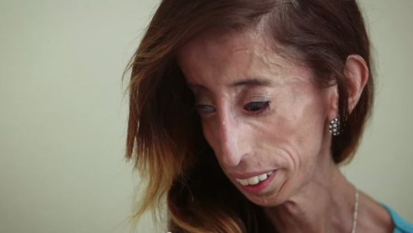 ลิซซี่ วีลาสเควซ ลิซซี่ วีลาสเควซ