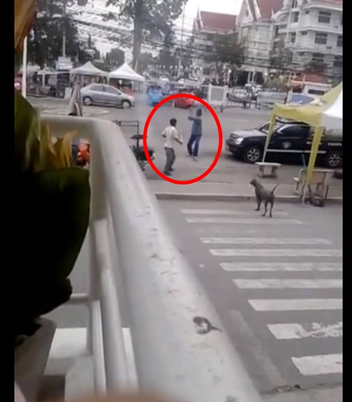 คลิปรถตุ๊ก ๆ VS รถรอบเมือง คลิปรถตุ๊ก ๆ VS รถรอบเมือง