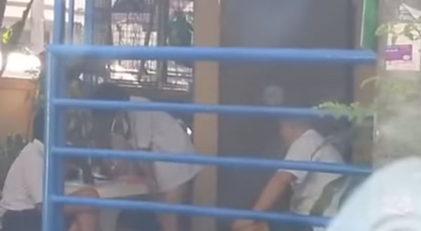 คลิปว่อน เด็กมัธยมต้นโดดเรียนมั่วเซ็กส์ เมายา กลางวันแสก ๆ คลิปว่อน เด็กมัธยมต้นโดดเรียนมั่วเซ็กส์ เมายา กลางวันแสก ๆ