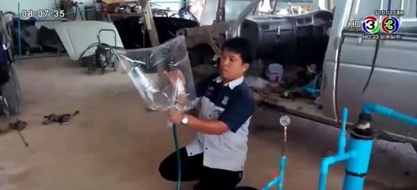 ชาวบ้านเจาะบ่อบาดาลเจอแก๊ส LPG เหลว ติดไฟได้ ชาวบ้านเจาะบ่อบาดาลเจอแก๊ส LPG เหลว ติดไฟได้