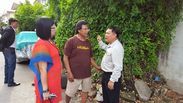 เจ้าของบ้านย้ำชัดไม่ใช่ขี้หมา แต่เป็นปุ๋ย เอามาห้อยเพราะถูกแกล้ง-กันขโมย เจ้าของบ้านย้ำชัดไม่ใช่ขี้หมา แต่เป็นปุ๋ย เอามาห้อยเพราะถูกแกล้ง-กันขโมย