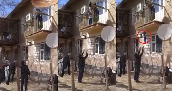 ช็อก แม่ขี้เกียจลงบันได จับลูกโยนลงจากชั้น 2 ให้พ่อรอรับด้านล่าง ช็อก แม่ขี้เกียจลงบันได จับลูกโยนลงจากชั้น 2 ให้พ่อรอรับด้านล่าง