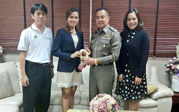 ภานุรัตน์ พรหมคชสุต ผู้ประกาศข่าว ช่อง 7 เข้าขอขมา พล.ต.อ. สมยศ ภานุรัตน์ พรหมคชสุต ผู้ประกาศข่าว ช่อง 7 เข้าขอขมา พล.ต.อ. สมยศ