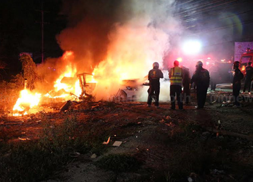 ชื่นชม หนุ่มฮีโร่ลุยช่วยสาวรอดหวุดหวิด หลังขับรถชนเสาจนไฟลุก ชื่นชม หนุ่มฮีโร่ลุยช่วยสาวรอดหวุดหวิด หลังขับรถชนเสาจนไฟลุก