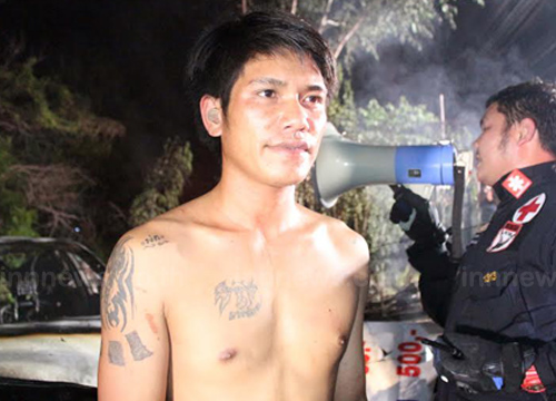 ชื่นชม หนุ่มฮีโร่ลุยช่วยสาวรอดหวุดหวิด หลังขับรถชนเสาจนไฟลุก ชื่นชม หนุ่มฮีโร่ลุยช่วยสาวรอดหวุดหวิด หลังขับรถชนเสาจนไฟลุก