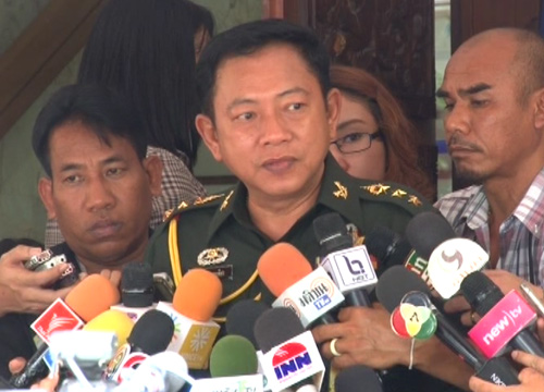 บรรพต สั่งจับตากลุ่มเคลื่อนไหว หลังชงถอดยศ บรรพต สั่งจับตากลุ่มเคลื่อนไหว หลังชงถอดยศ