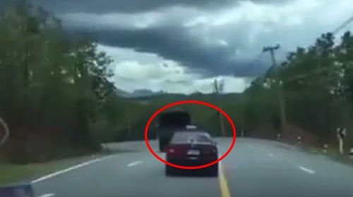 คลิปทหารขับปาดรถตำรวจราชสำนัก คลิปทหารขับปาดรถตำรวจราชสำนัก