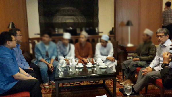 5 นักศึกษาไทย ถูกปากีสถานจับคดีพกปืน กลับถึงประเทศแล้ว 5 นักศึกษาไทย ถูกปากีสถานจับคดีพกปืน กลับถึงประเทศแล้ว