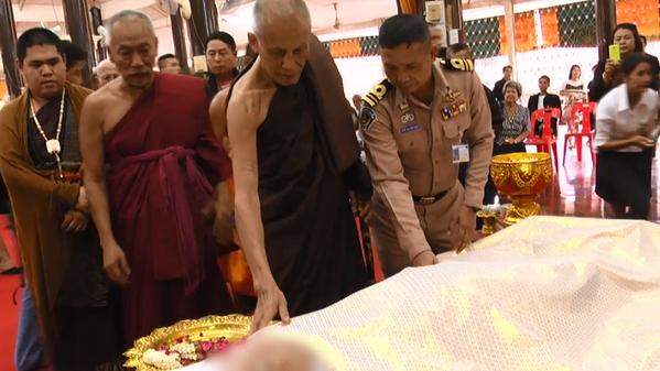 แจกพระขุนแผนปลุกเสก งานฌาปนกิจเสือใบ แจกพระขุนแผนปลุกเสก งานฌาปนกิจเสือใบ