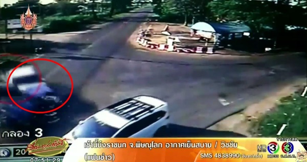 คลิปรถชนสนั่น 3 คัน กลางแยกวัดใจ ตำรวจแจ้งข้อหาประมาทร่วม คลิปรถชนสนั่น 3 คัน กลางแยกวัดใจ ตำรวจแจ้งข้อหาประมาทร่วม