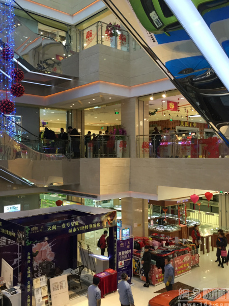 เด็ก 2 ขวบตกบันไดเลื่อน เด็ก 2 ขวบตกบันไดเลื่อน