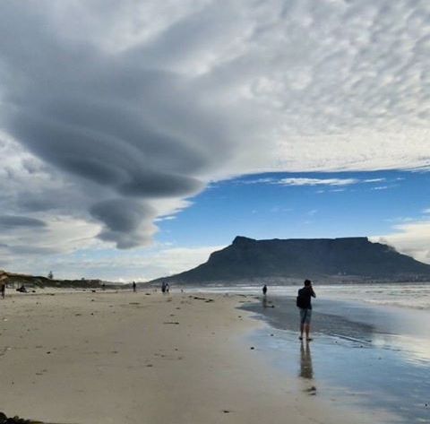 เมฆประหลาดคล้าย UFO เมฆประหลาดคล้าย UFO