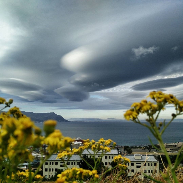 เมฆประหลาดคล้าย UFO เมฆประหลาดคล้าย UFO