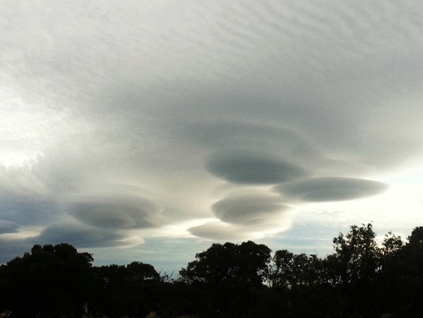 เมฆประหลาดคล้าย UFO เมฆประหลาดคล้าย UFO