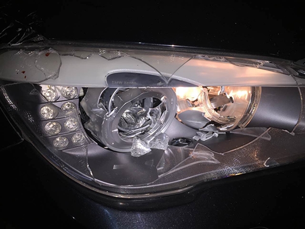 เมียแค้นหนักจับได้ผัวมีชู้ เอาค้อนกระหน่ำทุบรถ BMW เมียแค้นหนักจับได้ผัวมีชู้ เอาค้อนกระหน่ำทุบรถ BMW