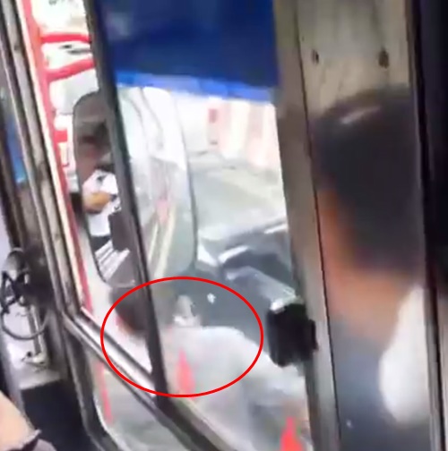 ช่วยตัวเองบนรถเมล์ ช่วยตัวเองบนรถเมล์