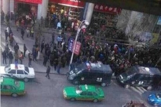 ชายจีนวิวาทฆ่าตัดคอโหด ชายจีนวิวาทฆ่าตัดคอโหด