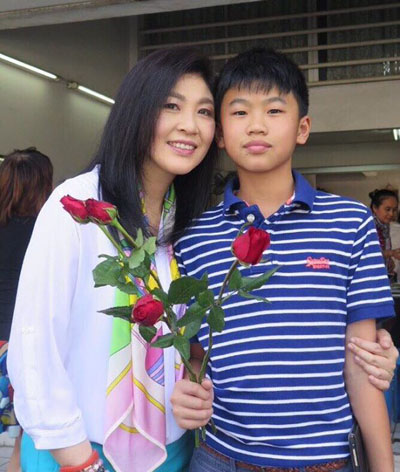 ยิ่งลักษณ์ ควง น้องไปป์ เที่ยววาเลนไทน์ ยิ่งลักษณ์ ควง น้องไปป์ เที่ยววาเลนไทน์