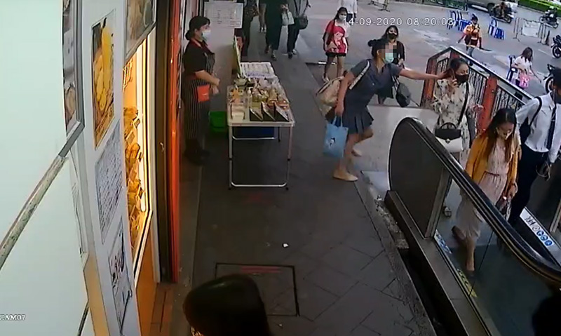 สาวถูกตามกระชากหัว สาวถูกตามกระชากหัว