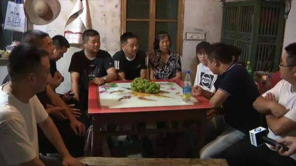 ภาพข่าว พ่อ 35 คน ภาพข่าว พ่อ 35 คน