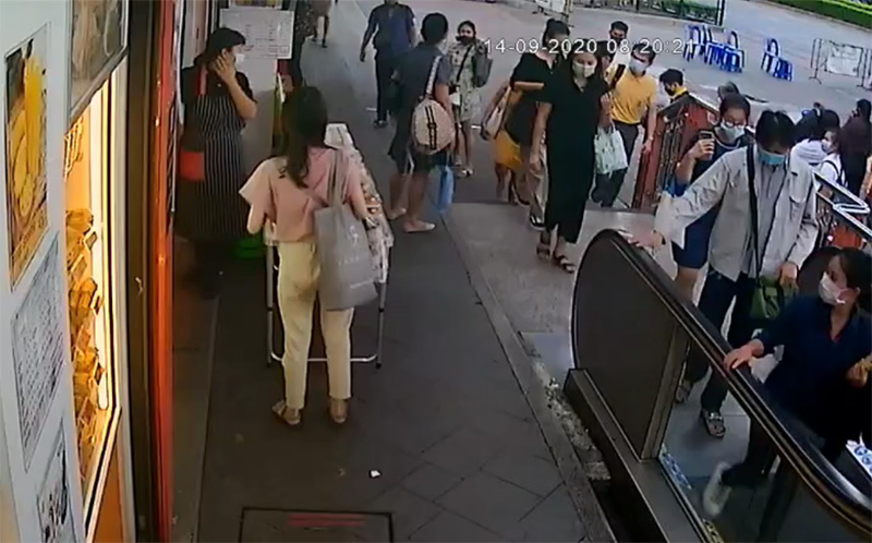 สาวถูกตามกระชากหัว สาวถูกตามกระชากหัว