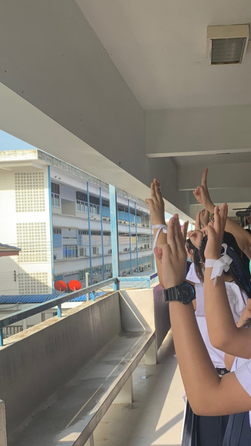 ภาพข่าว นักเรียนชู 3 นิ้ว ภาพข่าว นักเรียนชู 3 นิ้ว