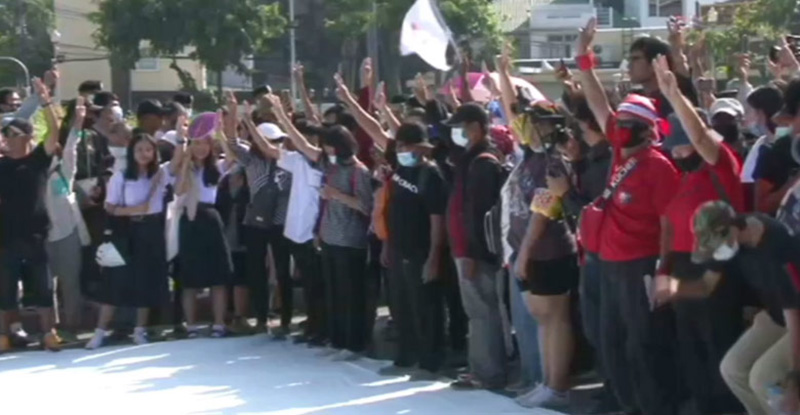 ผู้ชุมนุมเขียนอนาคต ผู้ชุมนุมเขียนอนาคต