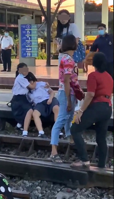 ป้าตบหน้านักเรียนหญิง ป้าตบหน้านักเรียนหญิง