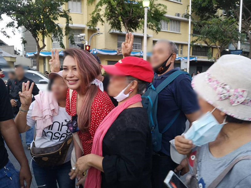 ทราย เจริญปุระ ทราย เจริญปุระ