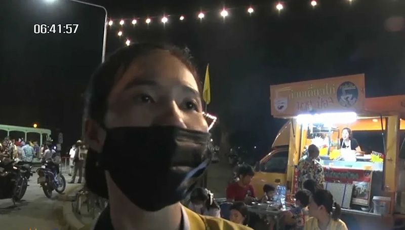 แม่ค้าไก่ทอด แม่ค้าไก่ทอด