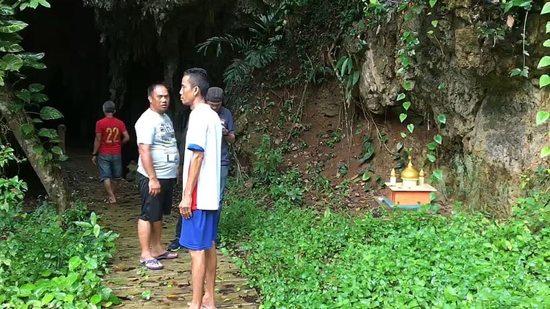 ศาลพระภูมิปริศนา ศาลพระภูมิปริศนา