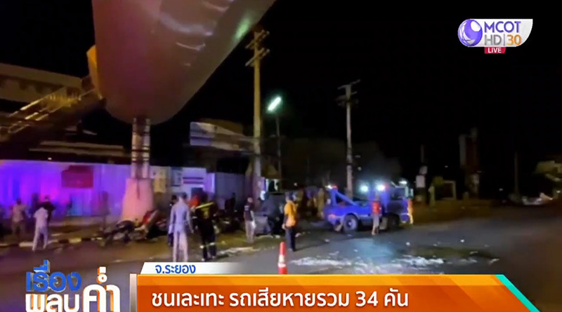 เก๋งซิ่งชนท้ายกระบะ เก๋งซิ่งชนท้ายกระบะ