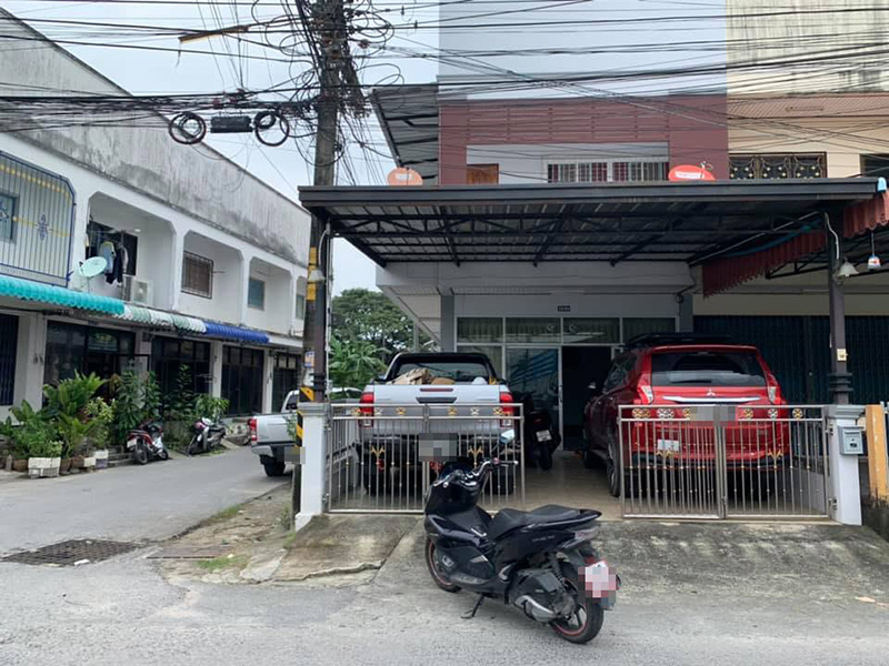 จอดรถข้างกำแพงบ้าน จอดรถข้างกำแพงบ้าน