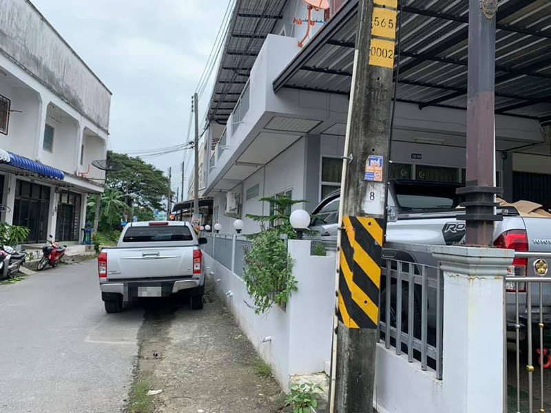 จอดรถข้างกำแพงบ้าน จอดรถข้างกำแพงบ้าน