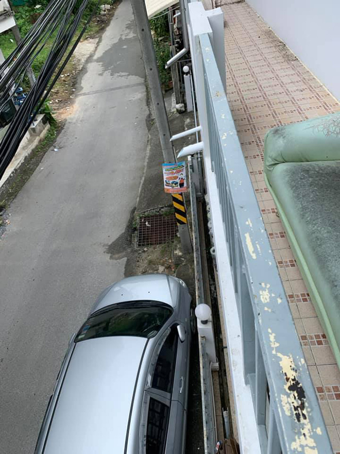 จอดรถข้างกำแพงบ้าน จอดรถข้างกำแพงบ้าน